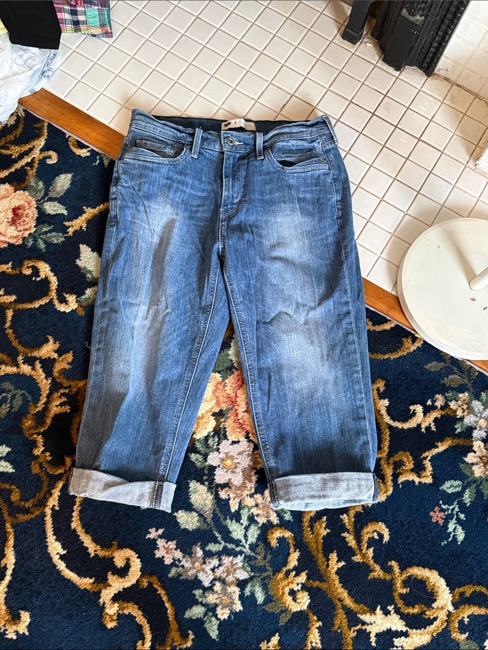 Levi's Women's Light Blue Boyfriend Cuffed Cropped Jeans- worn a bunch but good!